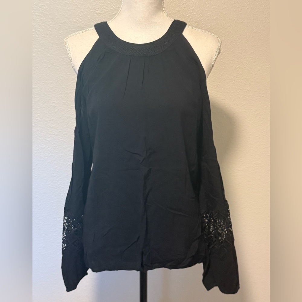Express cold shoulder top size S